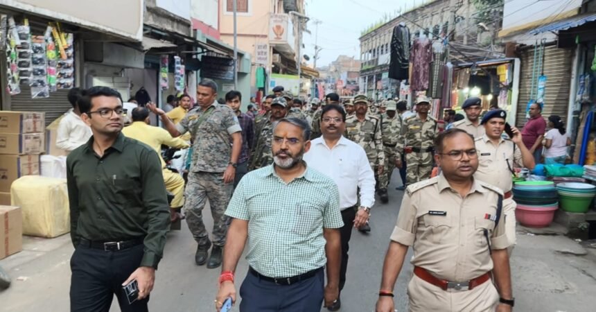 Giridih news, Durga Puja security, DC Ramniwas Yadav, SP Dr Bimal Kumar, flag march, QRT Giridih, Jharkhand news