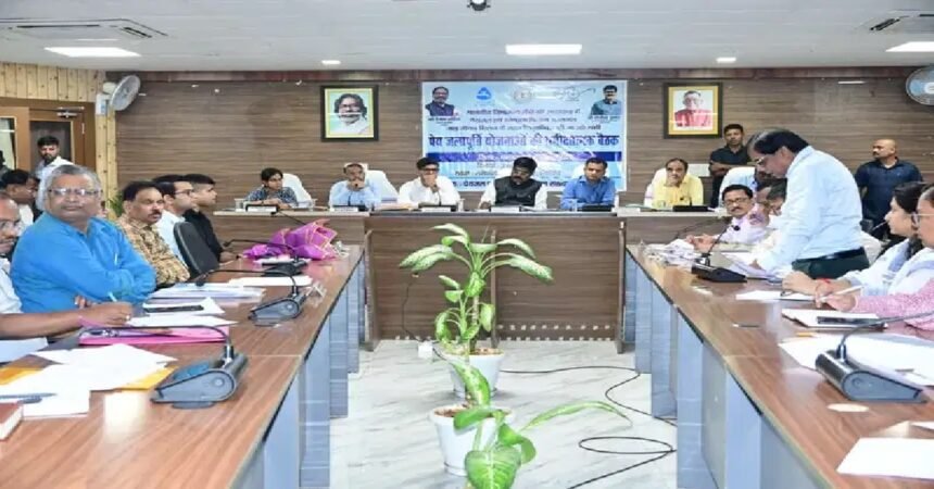 Giridih news, Jal Jeevan Mission Jharkhand, Minister Yogendra Prasad, Abu Imran, Shashi Ranjan, water supply scheme review