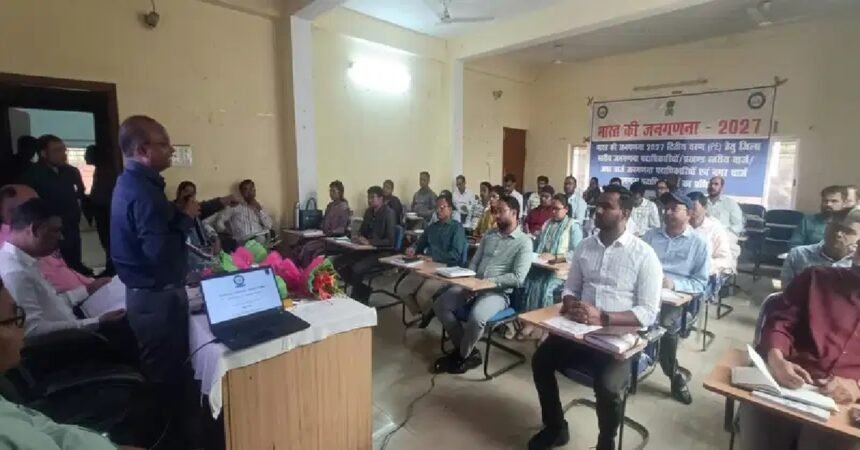 Hazaribagh News, Jharkhand News, Census 2026, Census Training Program, Hazaribagh Administration, Jharkhand Census Directorate, Mahendra Chhotan Oraon, Gyan Chand Mahto, Neeraj Kumar Sahu, Census Officials Training, Census Preparation, Panchayat Division Training Centre, Government News Jharkhand, Census Management