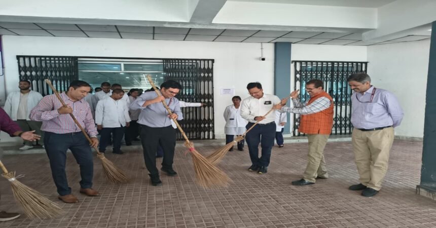 RIMS Ranchi, Dental Institute Rims, Kayakalp Scheme, Hospital Cleanliness Drive, Biomedical Waste Management, Dr SB Singh, Dr MB Jaiprakash, Jharkhand Health News