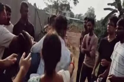 Ranchi news, Morabadi land dispute, Ranchi Municipal Corporation, tribal families protest, registry office Ranchi, Jharkhand news