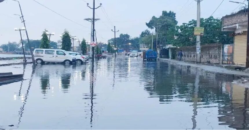 Ranchi news, Ranchi rain waterlogging, Lalpur police station waterlogging, Ranchi Municipal Corporation, Main Road Ranchi, Karbala Chowk, civic issues Ranchi