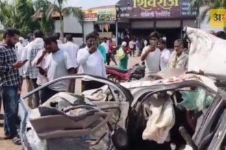 beed-maharashtra-bus-car-collision-accident-potholes-five-dead