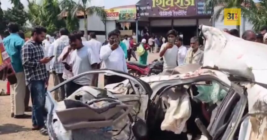 beed-maharashtra-bus-car-collision-accident-potholes-five-dead