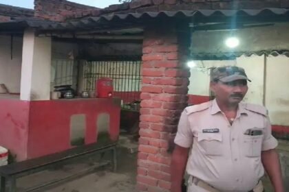 giridih-illegal-mahua-liquor-seized-100-litres-excise-department-raid