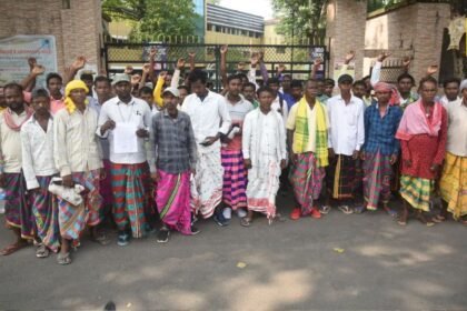 jamshedpur-kamalpur-illegal-stone-quarry-school-villagers-protest-dc