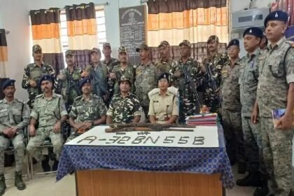 latehar-forest-weapons-cartridges-ied-containers-recovered-mahuadanr